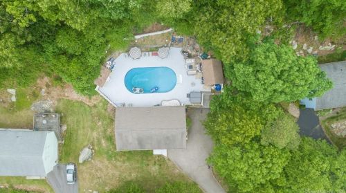 22 Devonshire Dr, Waterford CT  06385-1702 exterior