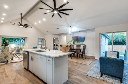 315 Oakcrest Dr, Richardson TX  75080-2520 exterior