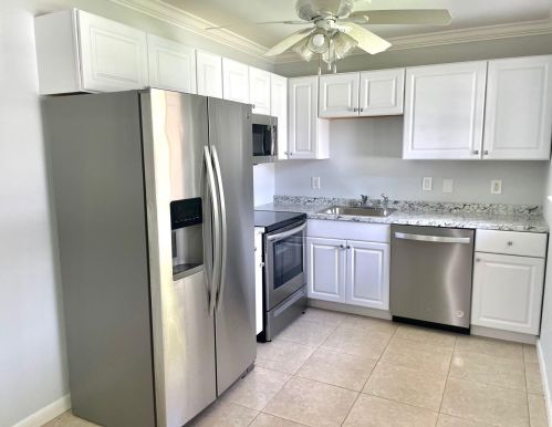 4392 Golfers Cir, West Palm Beach FL  33410-4610 exterior