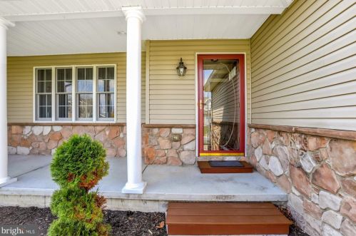 15 James Dr, North Newton, PA 17241-9210