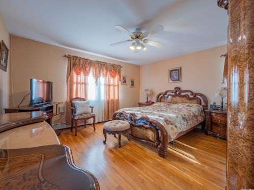 9 Old Broadway, New Hyde Park NY  11040-5012 exterior