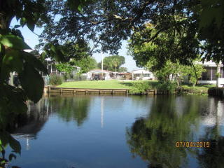 59 Carefree Dr, Welaka, FL 32193-3411