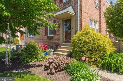 1223 Wilson Dr, Pittsburgh, PA 19083-5218
