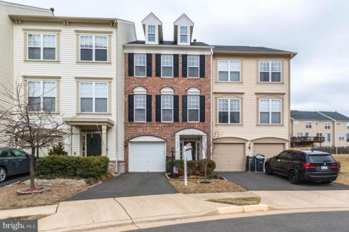 9285 Alvyn Lake Cir, Bristow, VA 20136-6149