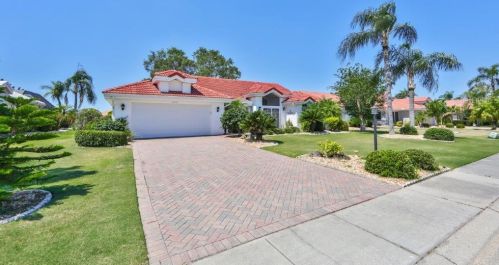 2129 New Bedford Dr, Ruskin, FL 33573-6162