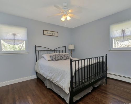 87 Wexford Dr, Oakdale NY  11769-1438 exterior