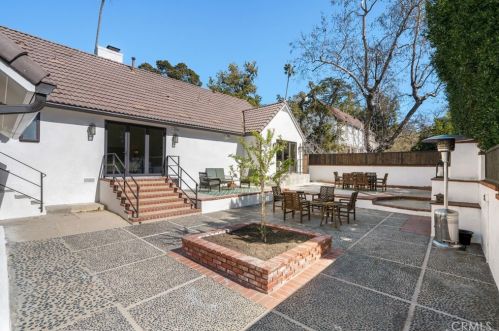 864 Kenneth Rd, Glendale CA  91202-1448 exterior