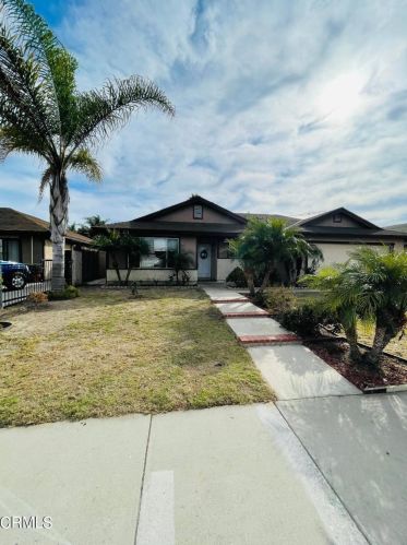 866 Rubens Pl, Oxnard, CA 93033-7218