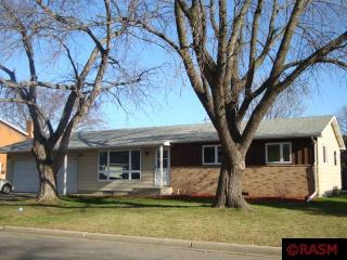 420 Commodore Dr, Mankato MN  56001-5416 exterior