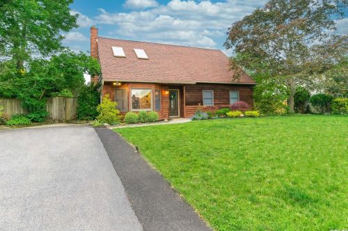 168 Connetquot Rd, Oakdale NY  11769-2118 exterior