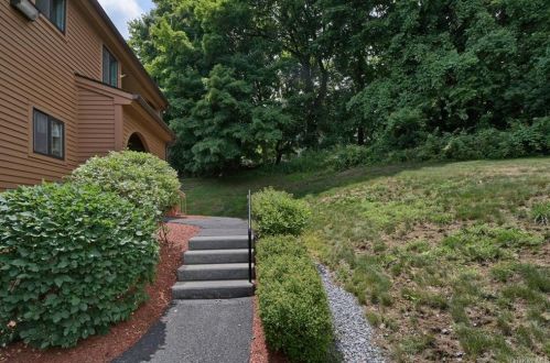 36 Cedar Pond Ln, Cortlandt Manor, NY 10567-7218