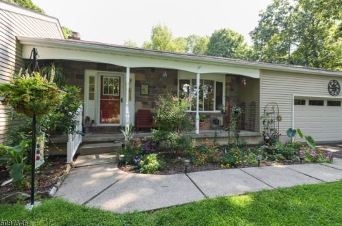 351 Jonestown Rd, Oxford, NJ 07863-3138