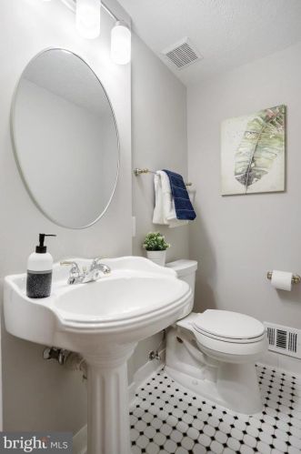 10624 Cavalcade St, Great Falls VA  22066-2427 exterior