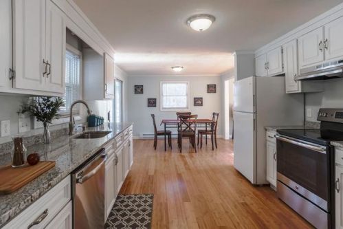 137 Holten St, Danvers MA  01923-2669 exterior