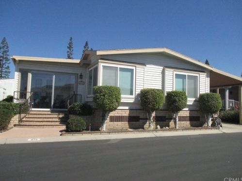 5200 Irvine Blvd, Irvine CA 92620-2013 exterior