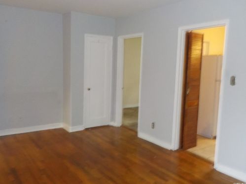 75-32 255th St, Floral Park, NY 11004-1133