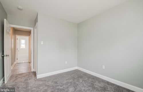 317 Sheridan Dr, New Castle DE  19720-2144 exterior