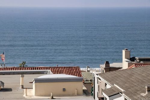 320 33rd Pl, Manhattan Beach CA  90266-3820 exterior
