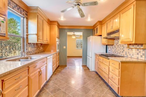 754 Meadowlark Ave, Los Banos CA  93635-3020 exterior