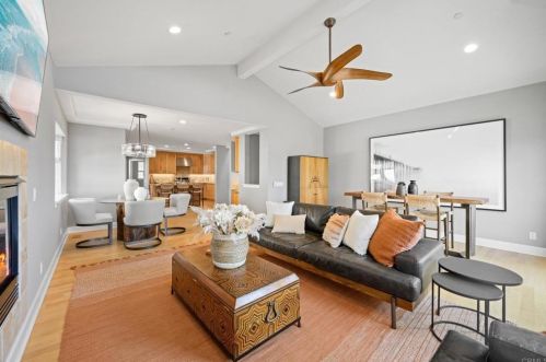 145 3rd St, Encinitas CA  92024-3208 exterior