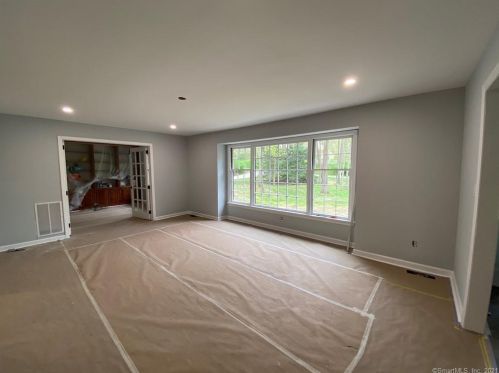 8 Tulip Tree Ln, Norwalk CT  06851-1409 exterior