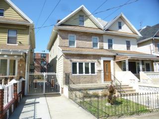 396 91st St, Brooklyn, NY 11212-1117