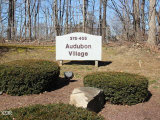 393 Unquowa Rd, Fairfield, CT 06824-5028