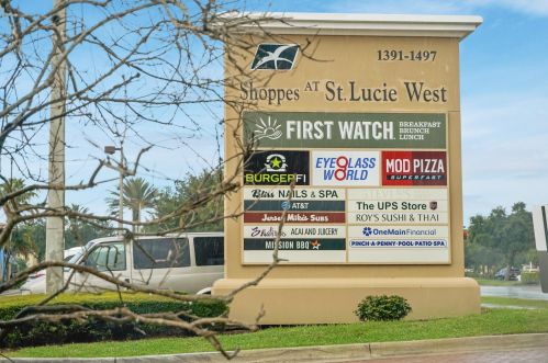 1249 Sun Terrace Cir, Fort Pierce FL  34986-2422 exterior