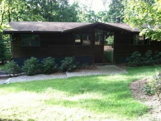 16 Doe Dr, Airmont NY  10901-2313 exterior