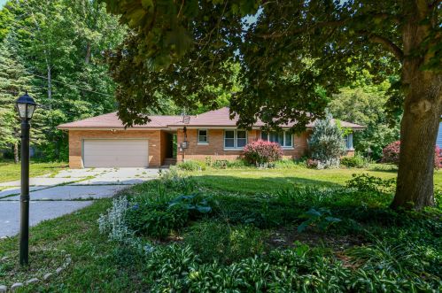13110 Needham Dr, Waukesha, WI 53151-1844