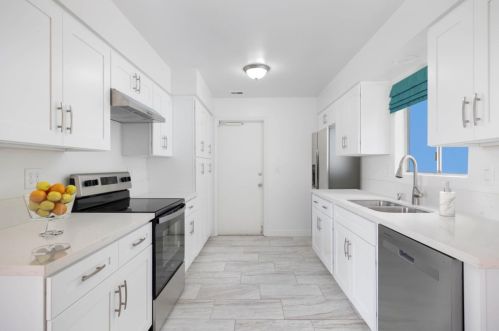 430 East Dr, Vista, CA 92083-3117