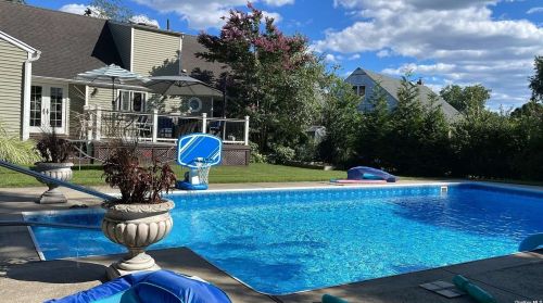 12 Grover Ln, Elwood NY  11731-3015 exterior