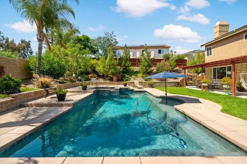 39601 Parkview Dr, Temecula CA  92591-7229 exterior