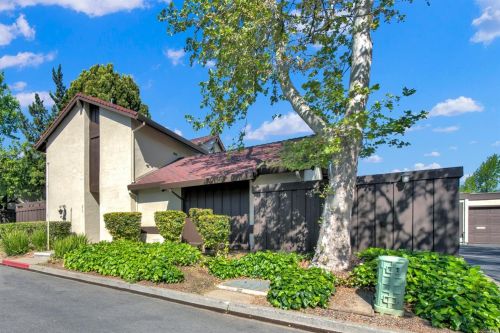 219 Fairoaks Dr, Vacaville, CA 95688-5320