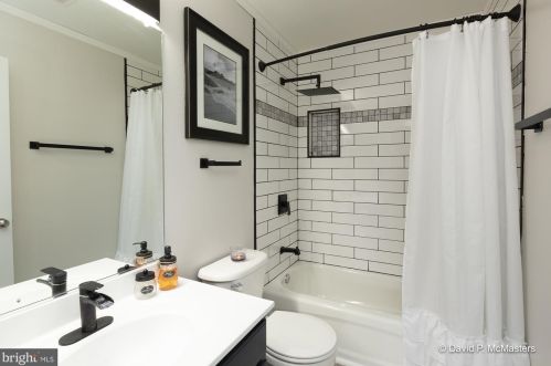 21 Trotting Way, Charles Town WV  25414-3308 exterior