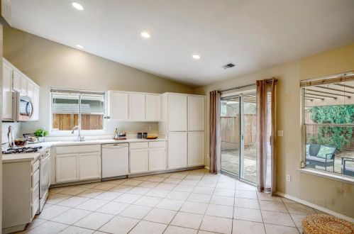 840 Babbs Crk Dr, Gilroy CA  95020-3401 exterior