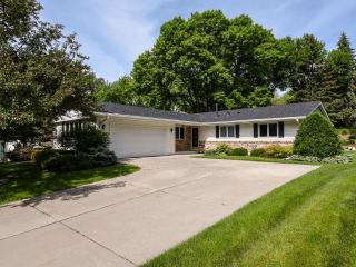 10630 Rich Rd, Minneapolis, MN 55437-2833