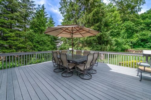 8 Morgan Pl, White Plains, NY 10605-4918