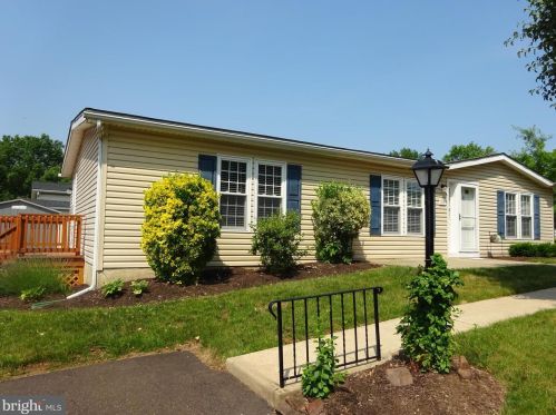 110 Deerfield Dr, Souderton PA  18964-1918 exterior