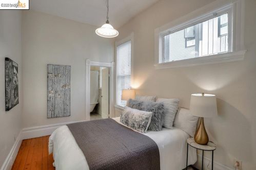 3241 Hollis St, Oakland CA 94608-2514 exterior