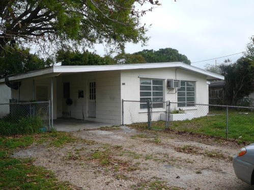 114 Roselyn Ave, Fort Pierce, FL 34982-3439