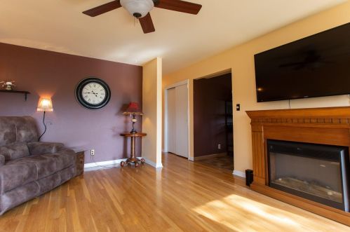 6660 17th St, Milwaukee, WI 53221-5205