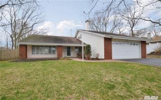 6 Melissa Dr, Farmingville, NY 11738-2816