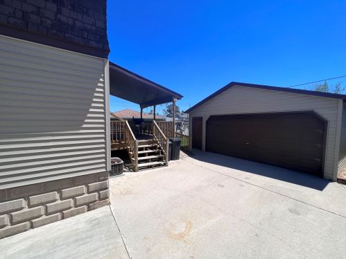 1011 Flambeau St, Manitowoc WI 54220-6546 exterior