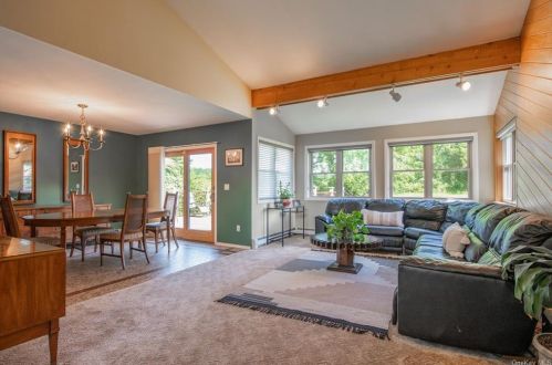 30 Scott Rd, Mahopac NY  10541-2761 exterior