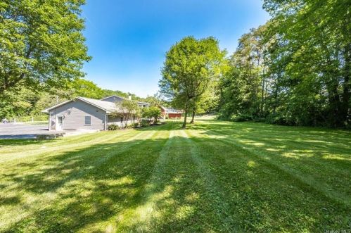 4 Windmill Rd, Poughkeepsie, NY 12601-6233