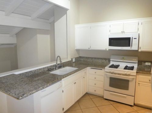 7305 Alicante Rd, Carlsbad, CA 92009-6222