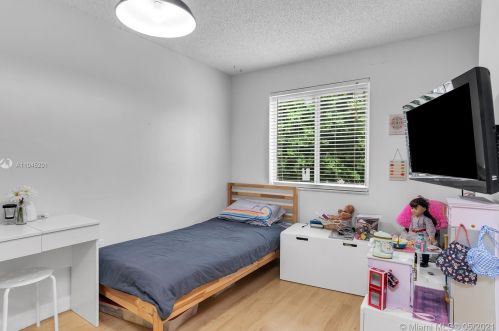 17485 67th Ct, Hialeah FL  33015-5835 exterior