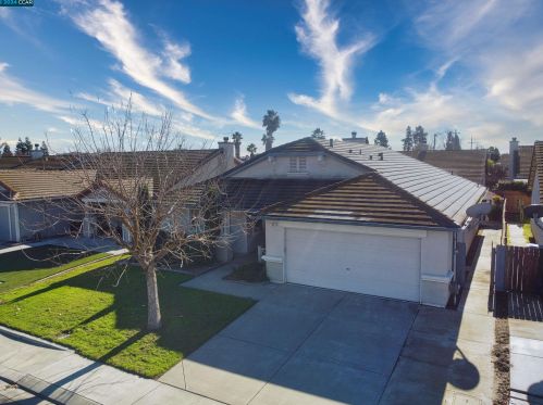 1062 Schadeck St, Manteca CA  95336-5956 exterior