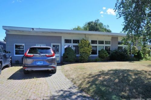 17 Race Rock Rd, Waterford CT  06385-3222 exterior